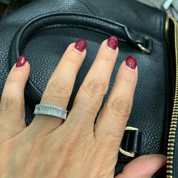 14k Solid White Gold Wedding Band Ring. Absolutely stunning. Stones are QZ - Picture 3 of 8